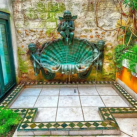 Paris-oasis Montmartre Paris